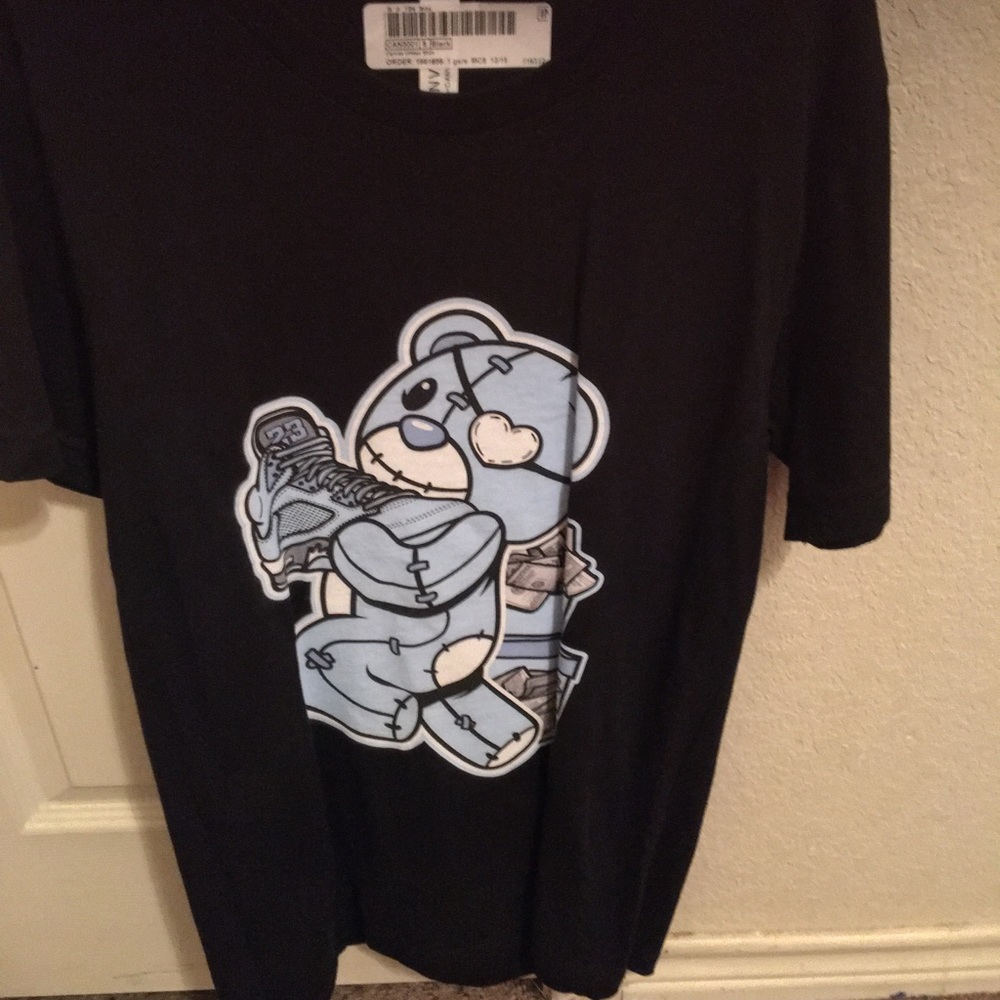 black Tee w/ blue and white stitch bear